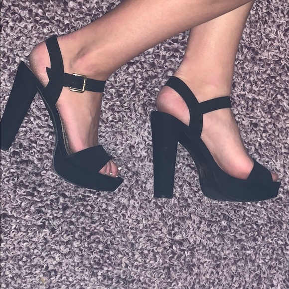 Lauren Conrad black faux suede heels - Picture 1 of 5